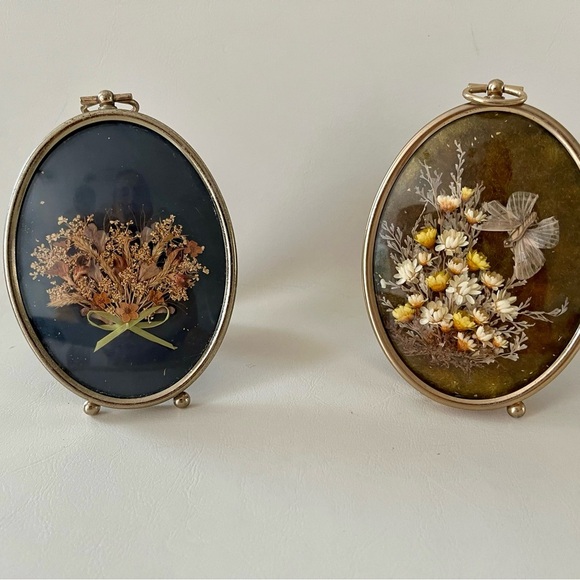Elegant Floral Oval Frames - Black and Brown
